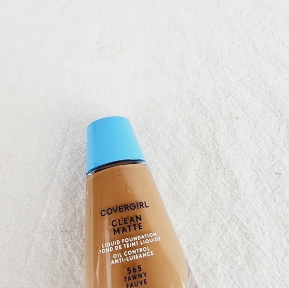 LAST ONE 🔥COVERGIRL Clean matte Liquid Foundation tawny fauve - Picture 6 of 7